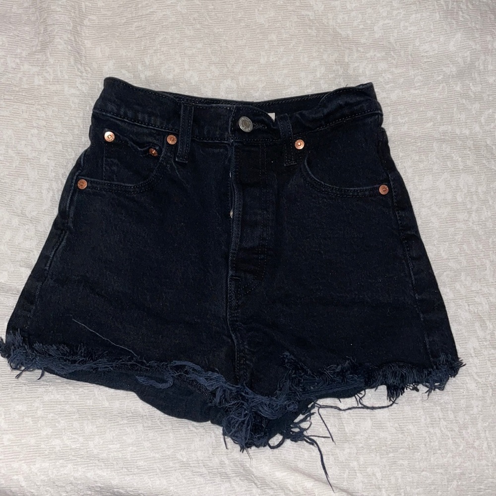 Levi’s Ribcage black shorts